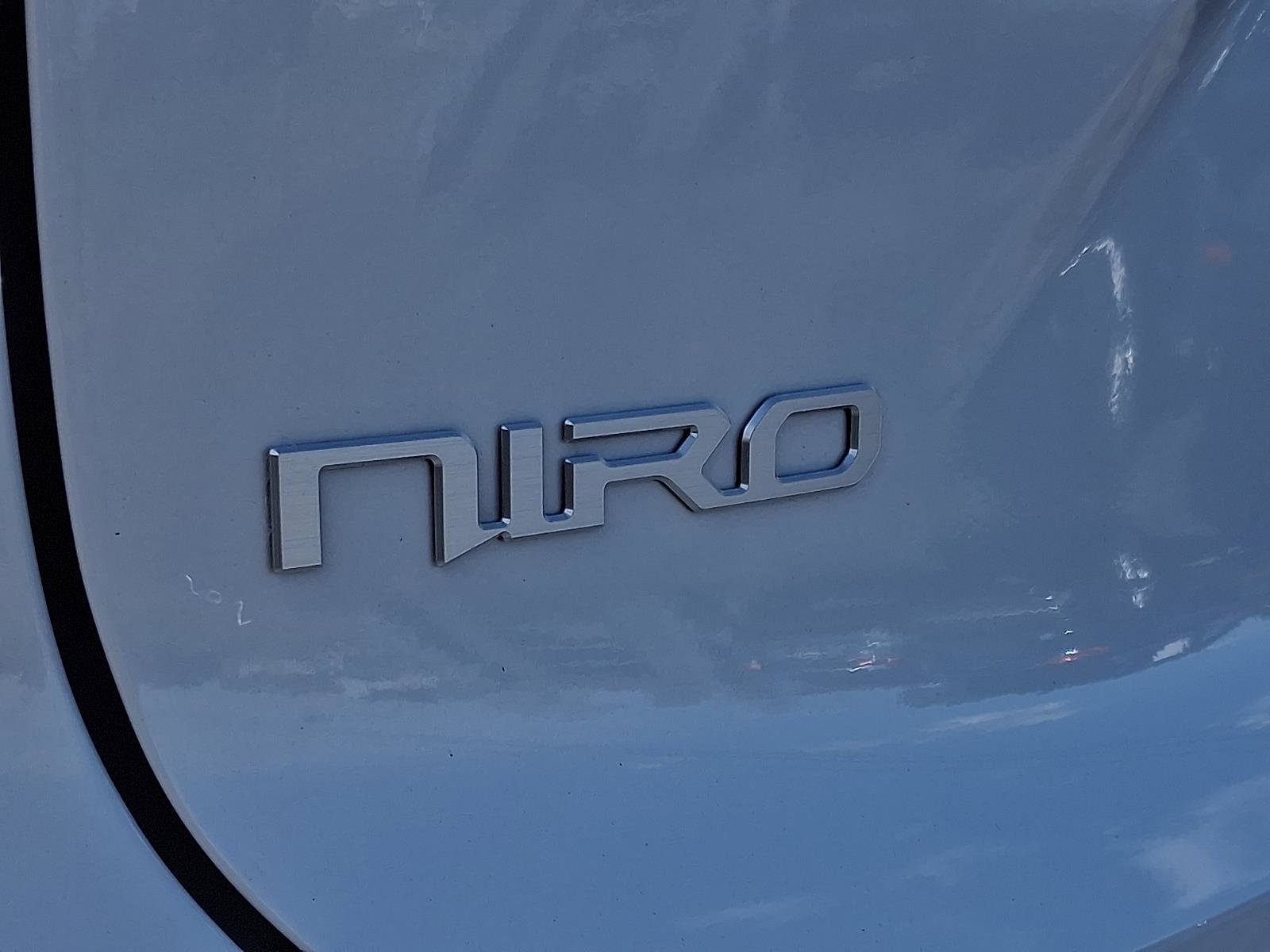 Used 2025 Kia Niro EX FWD image 9