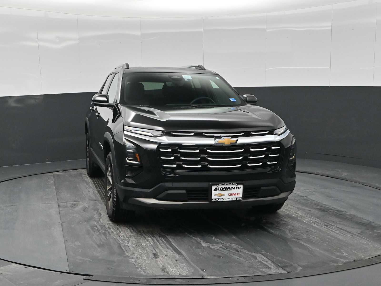 Used 2025 Chevrolet Equinox LT w/ Convenience Package II image 3