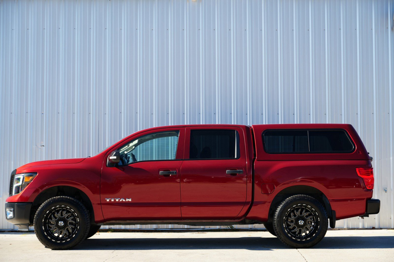 Used 2017 Nissan Titan S image 7