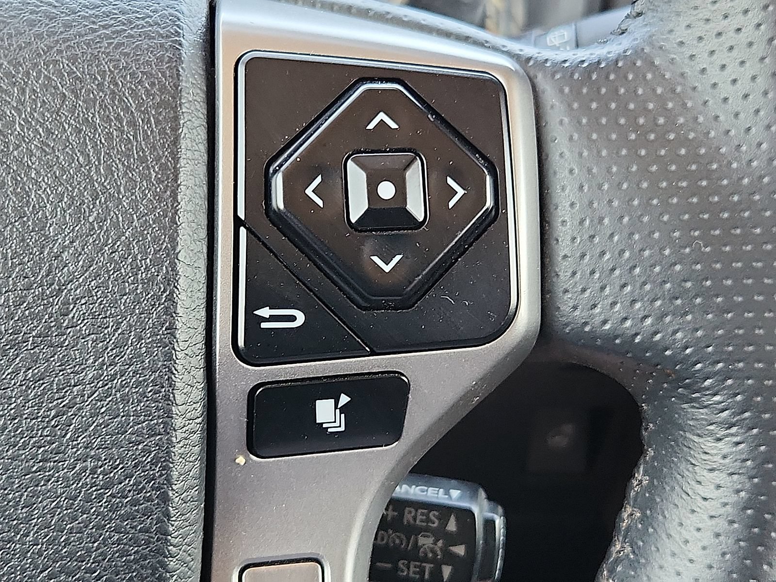 Used 2023 Toyota 4Runner Limited AWD/4WD image 18