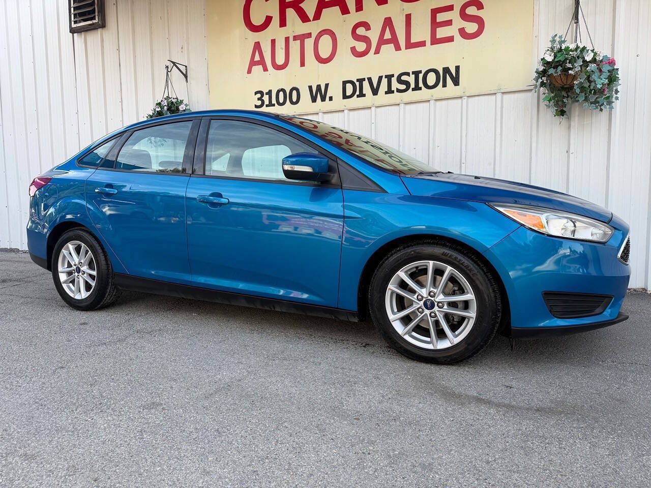 Used 2016 Ford Focus SE w/ Reverse Sensing Package FWD image 2