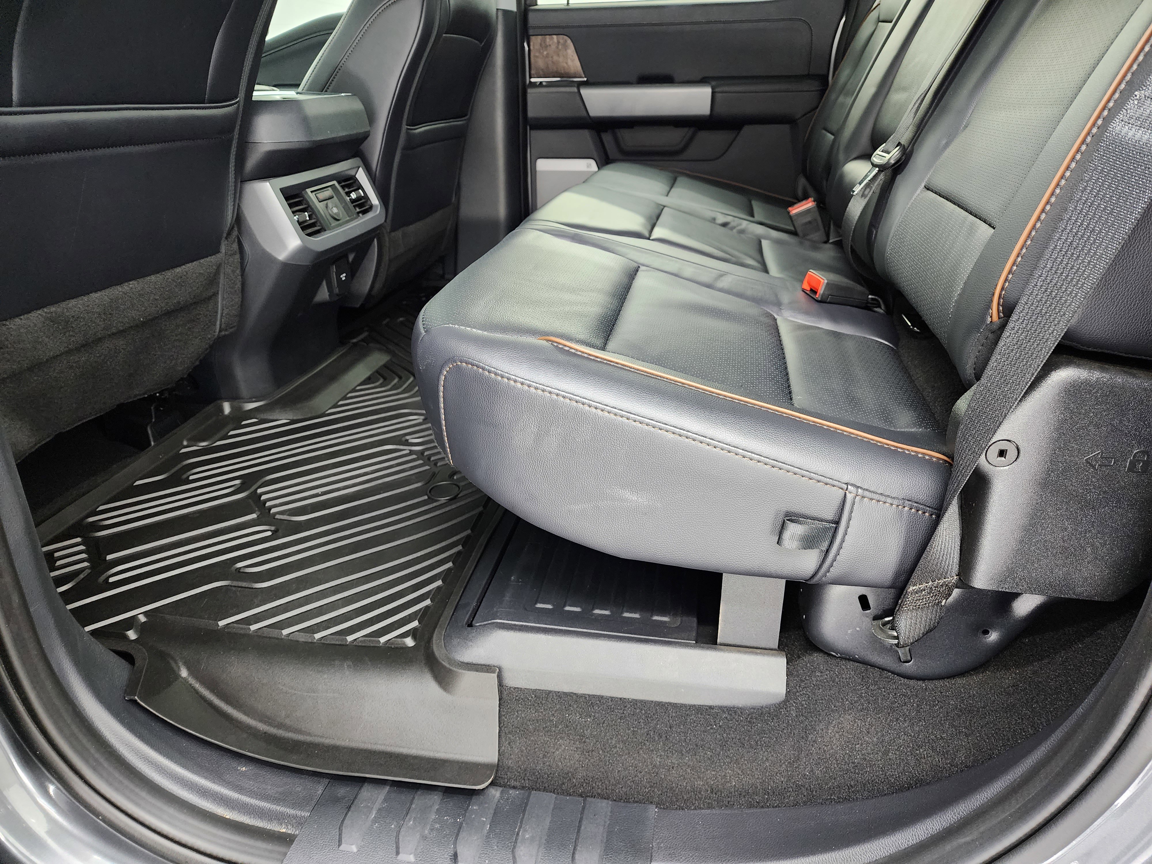 Used 2025 Ford F350 Lariat w/ Lariat Ultimate Package image 8