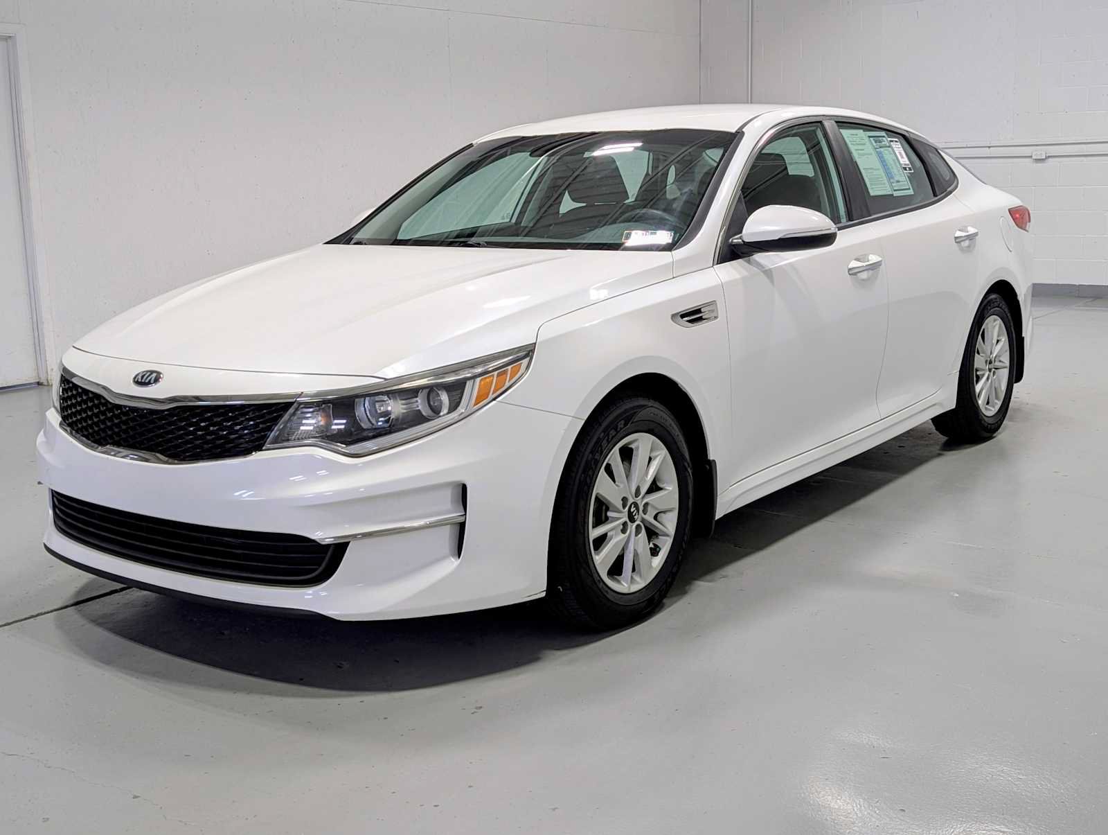 Used 2016 Kia Optima LX FWD image 1