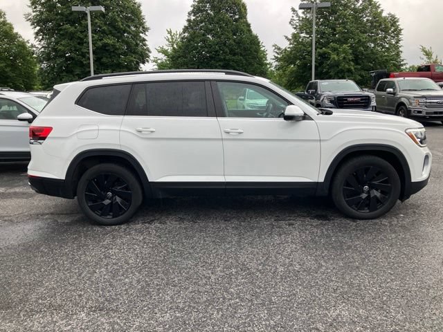Used 2024 Volkswagen Atlas SE w/ Black Wheel Package AWD/4WD image 2