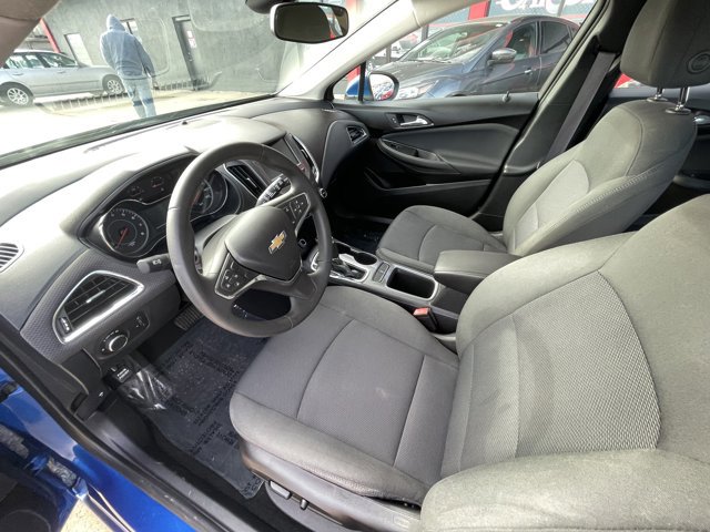 Used 2017 Chevrolet Cruze LT w/ Convenience Package FWD image 9