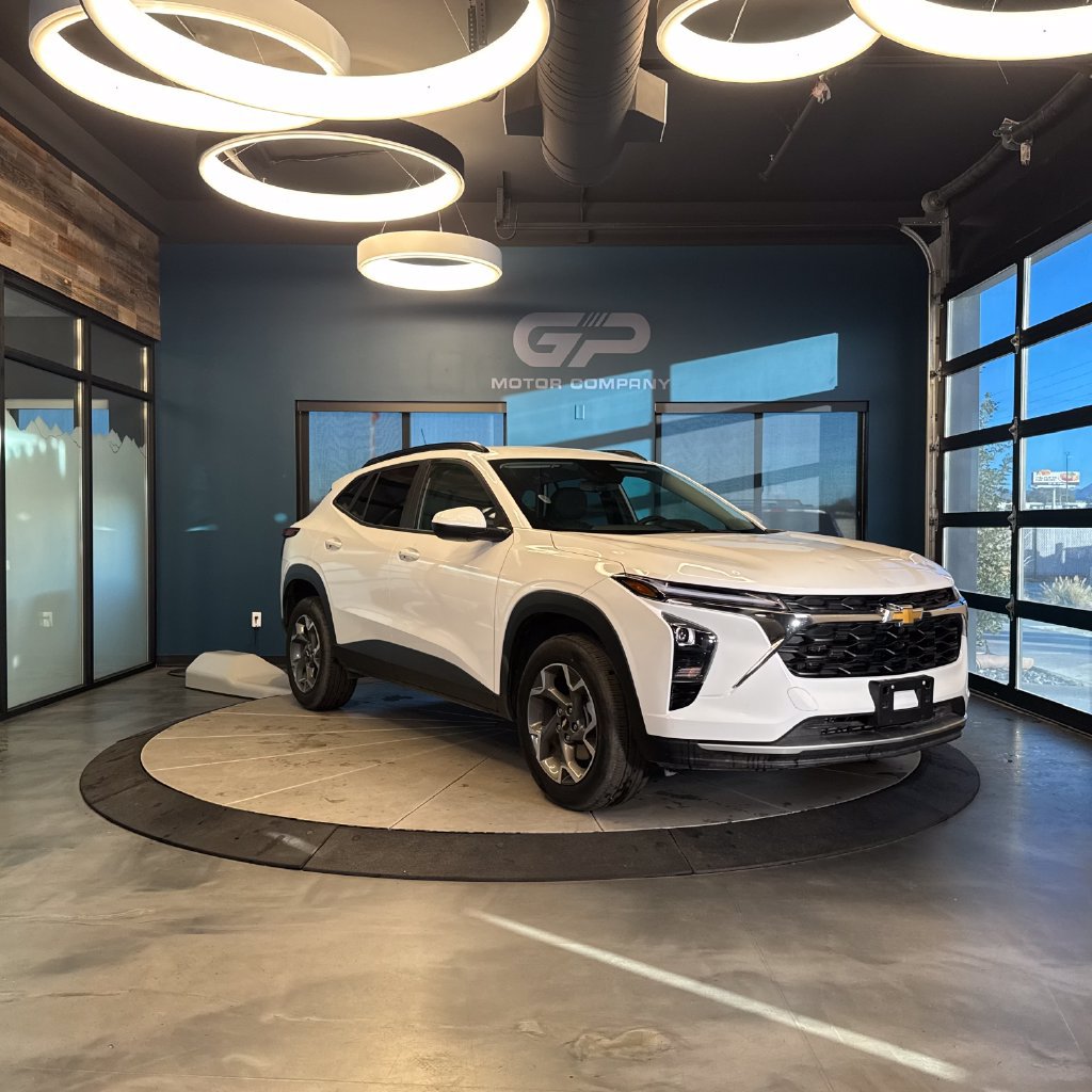 Used 2025 Chevrolet Trax LT w/ Driver Confidence Package FWD image 1