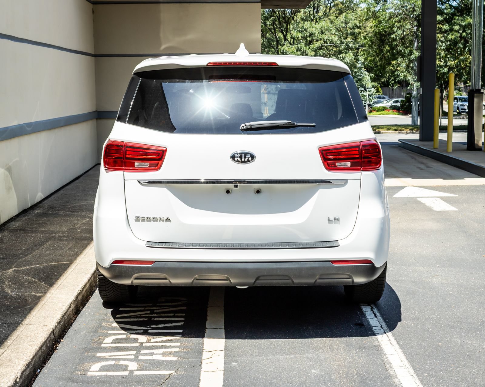 Used 2020 Kia Sedona LX FWD image 6