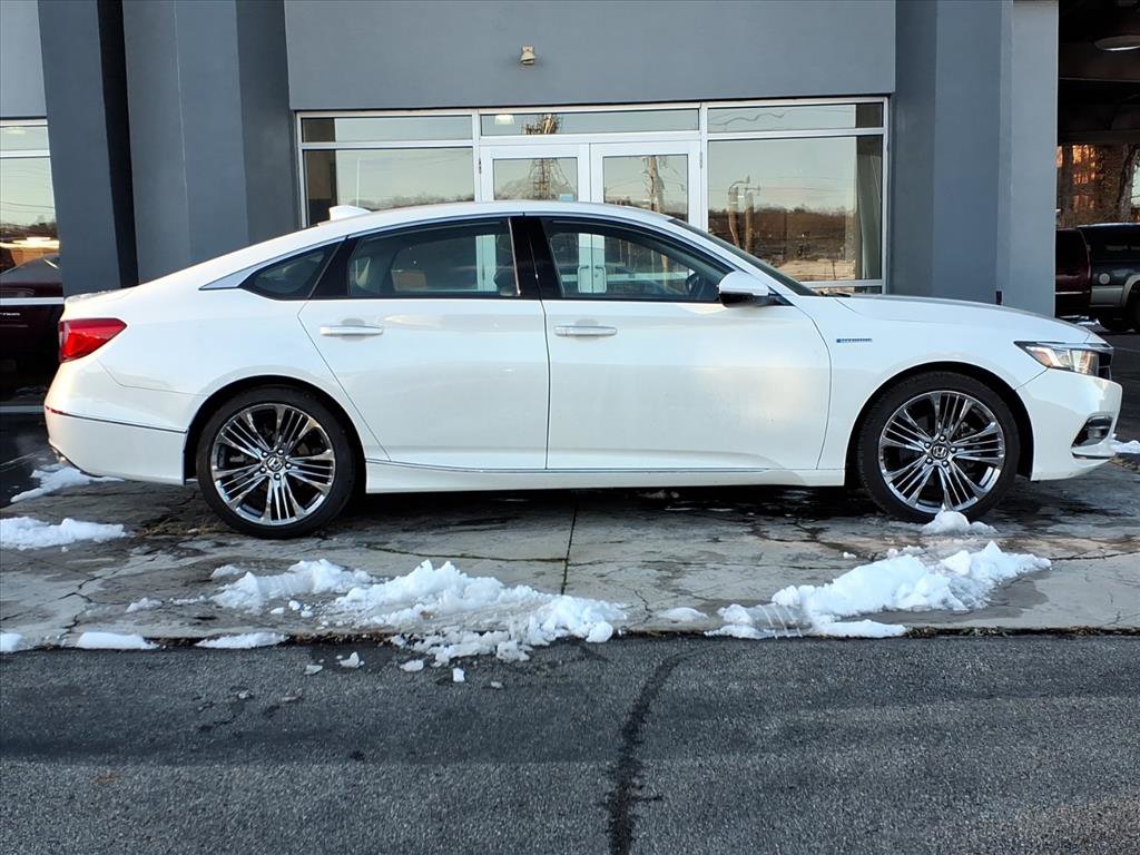 Used 2018 Honda Accord Touring image 2