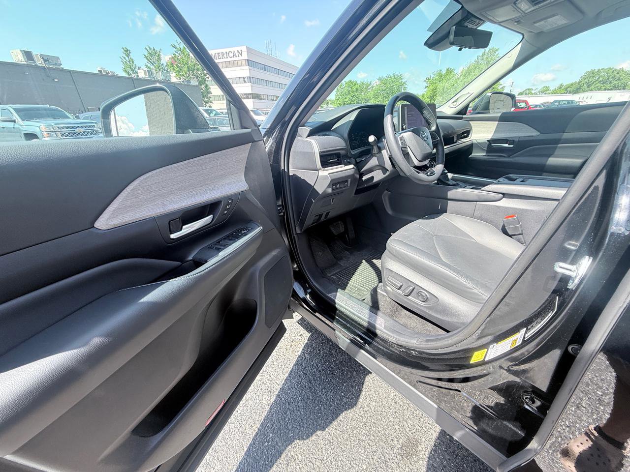 Used 2025 Toyota Grand Highlander AWD image 8
