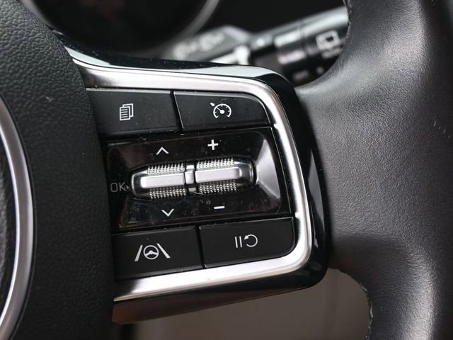 Used 2024 Kia Carnival LX image 16