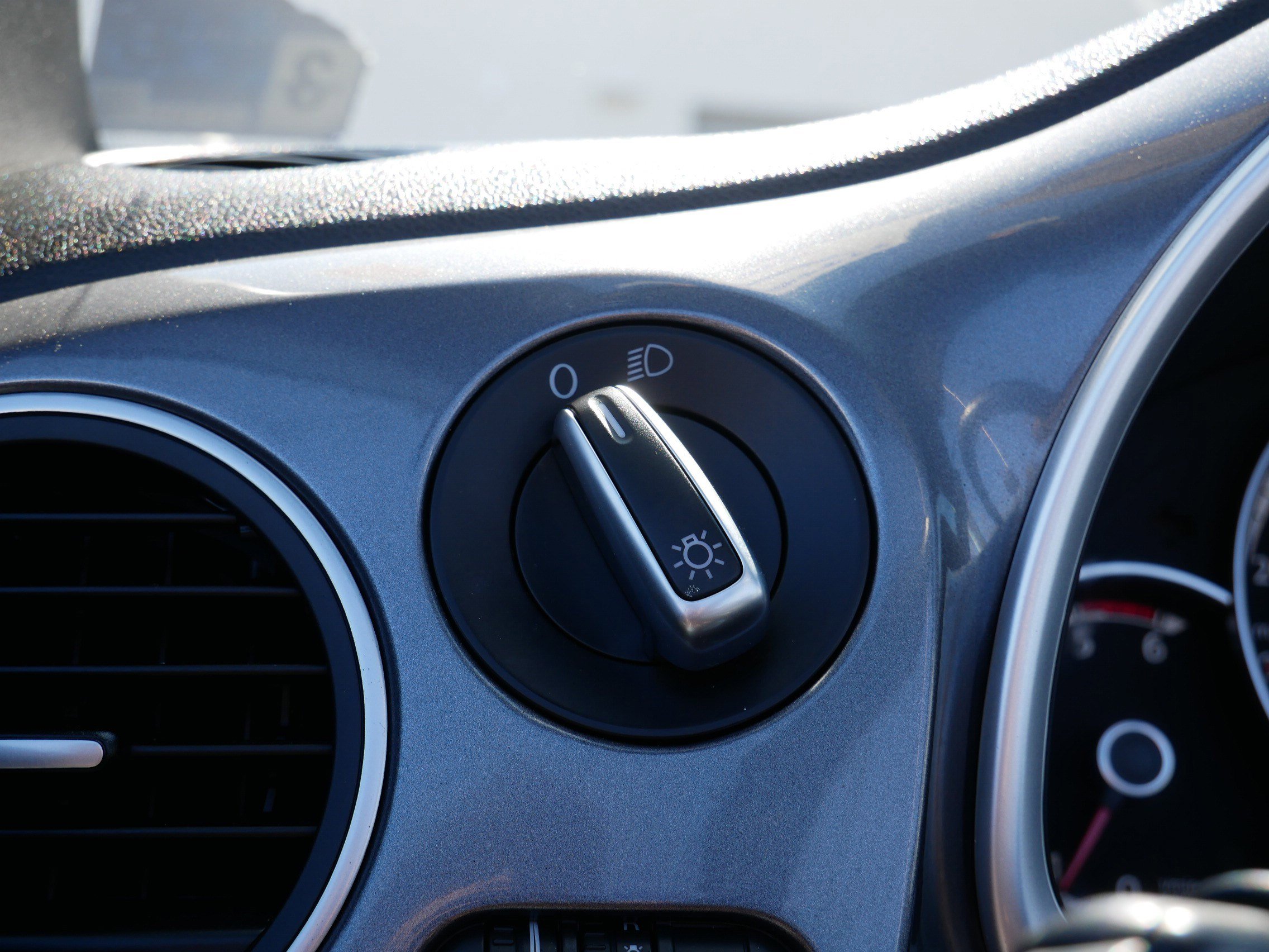 Used 2013 Volkswagen Beetle TDI image 28