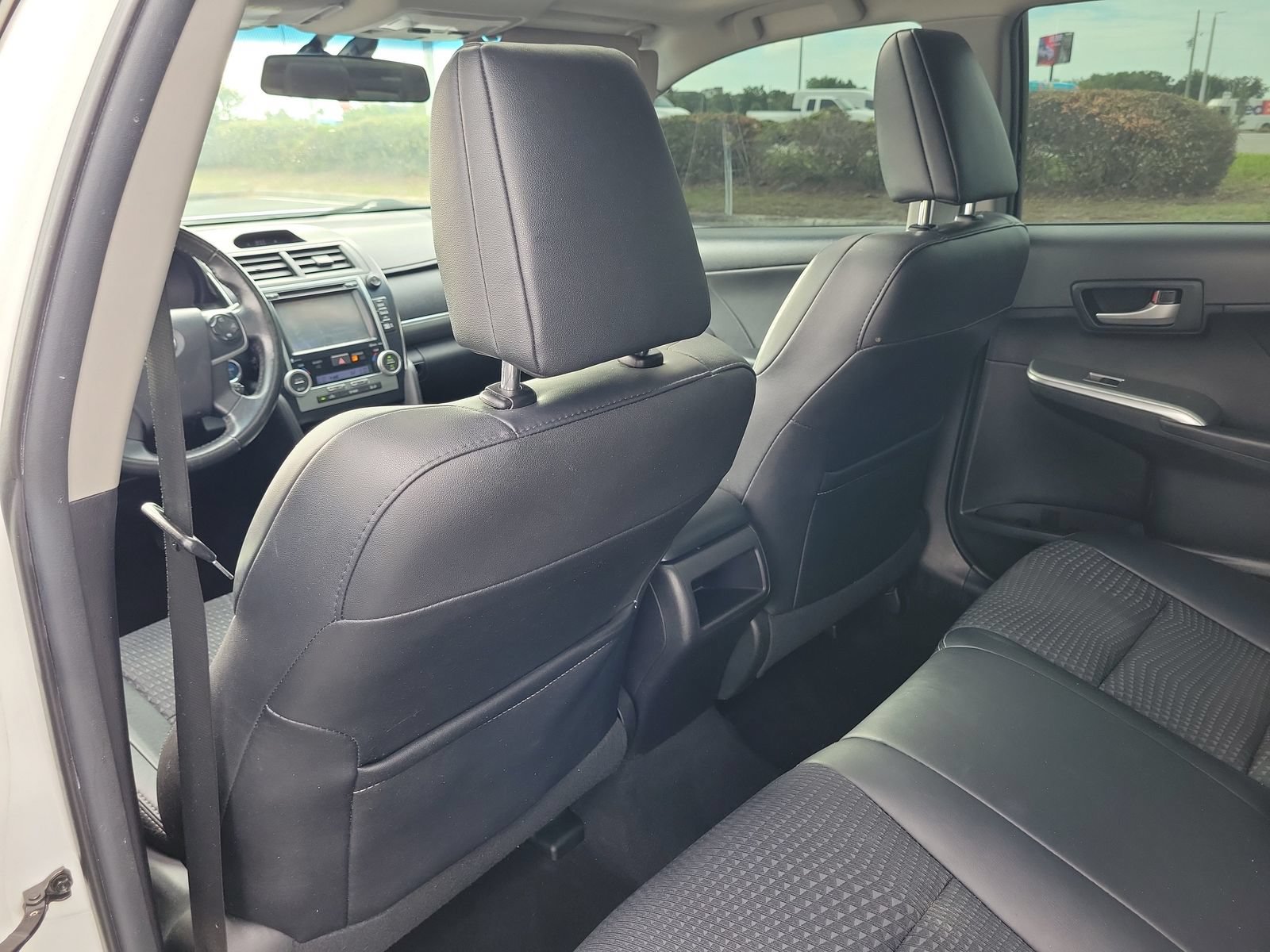 Used 2014 Toyota Camry SE w/ Moonroof Package FWD image 11