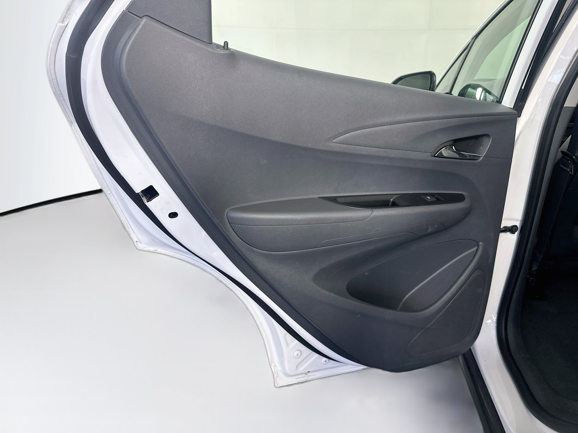 Used 2018 Chevrolet Bolt LT FWD image 24