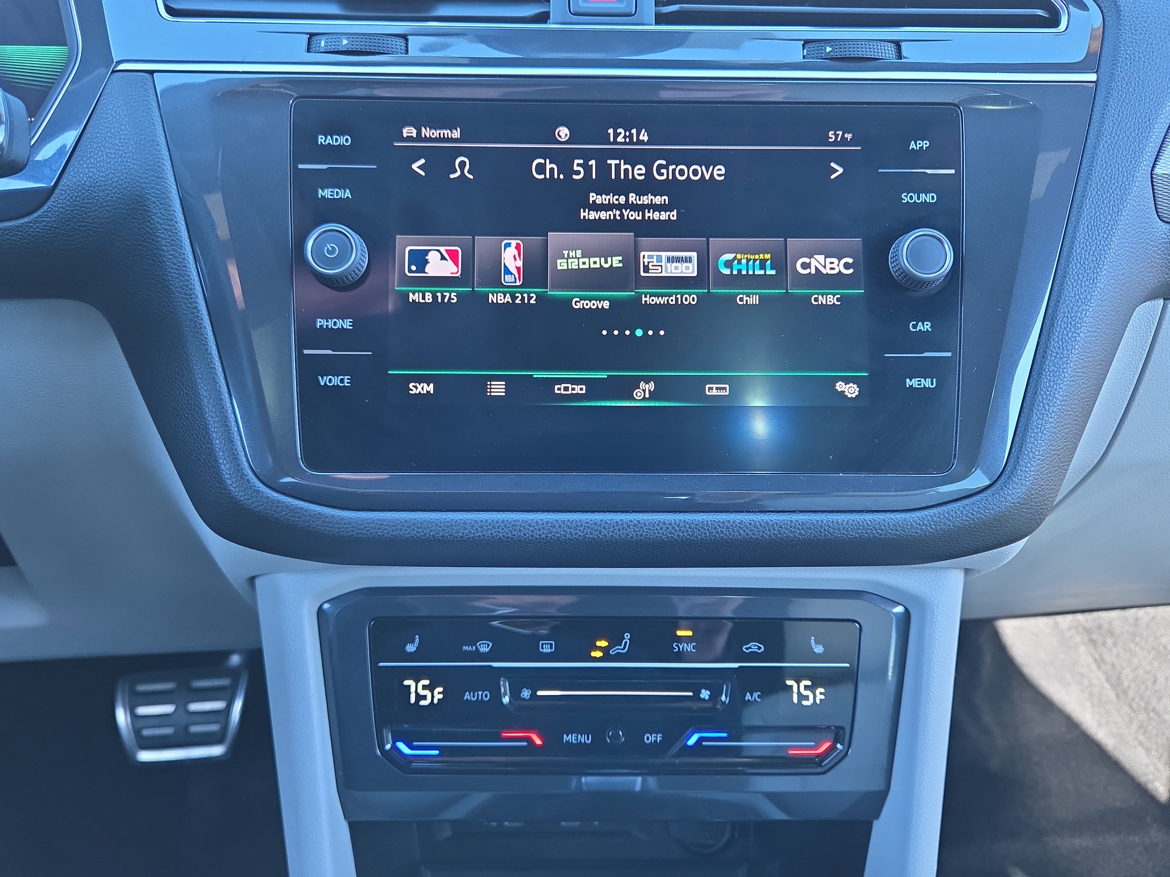 Used 2022 Volkswagen Tiguan SE R-Line image 15