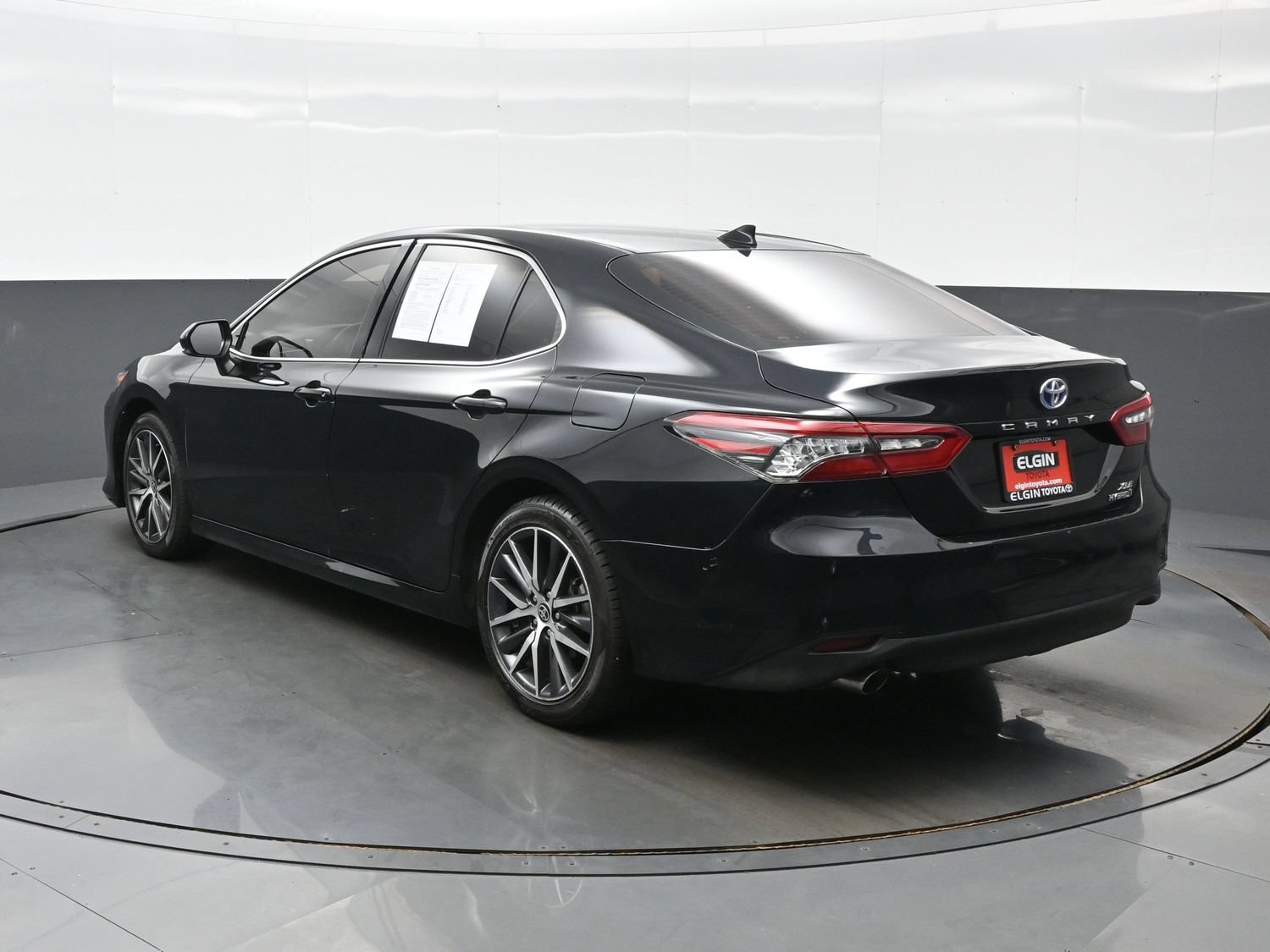 Used 2022 Toyota Camry XLE FWD image 4