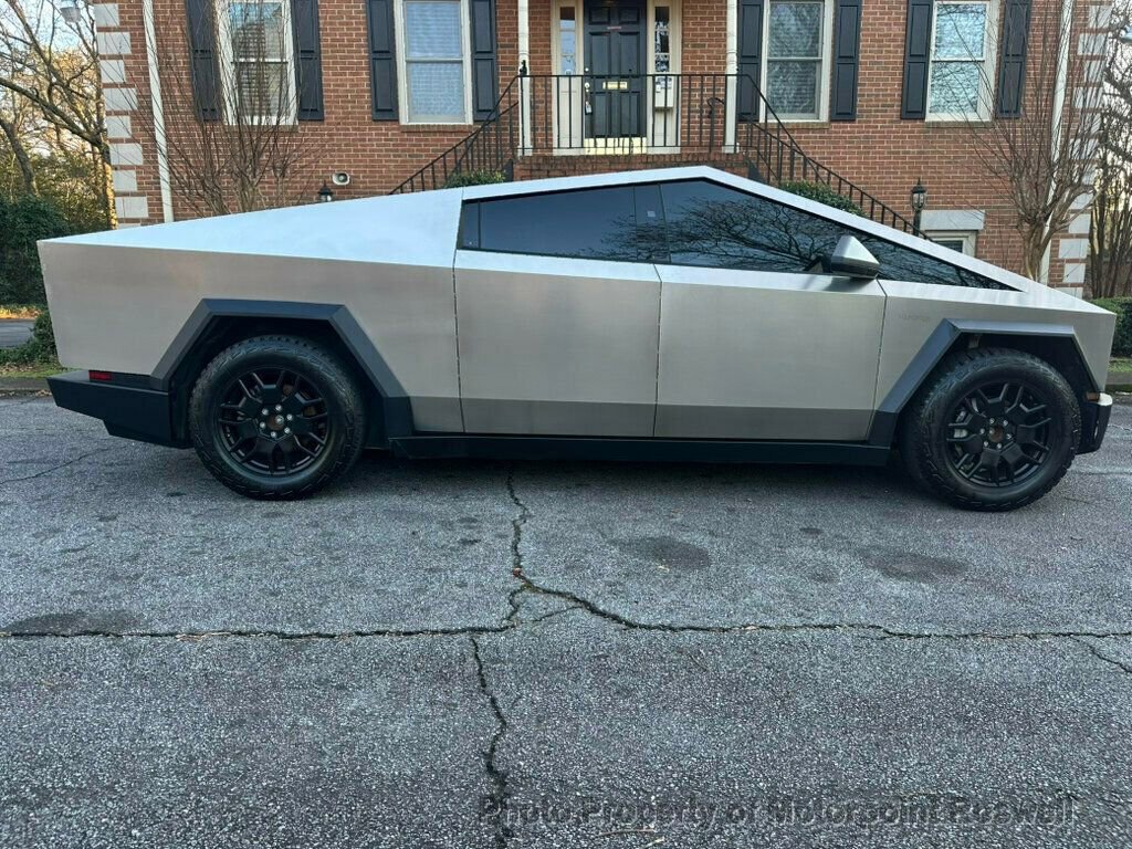 Used 2024 Tesla Cybertruck AWD Crew Cab image 7