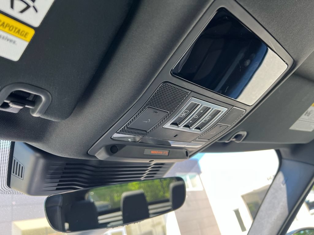 New 2026 Land Rover Discovery Limited Edition AWD/4WD image 19
