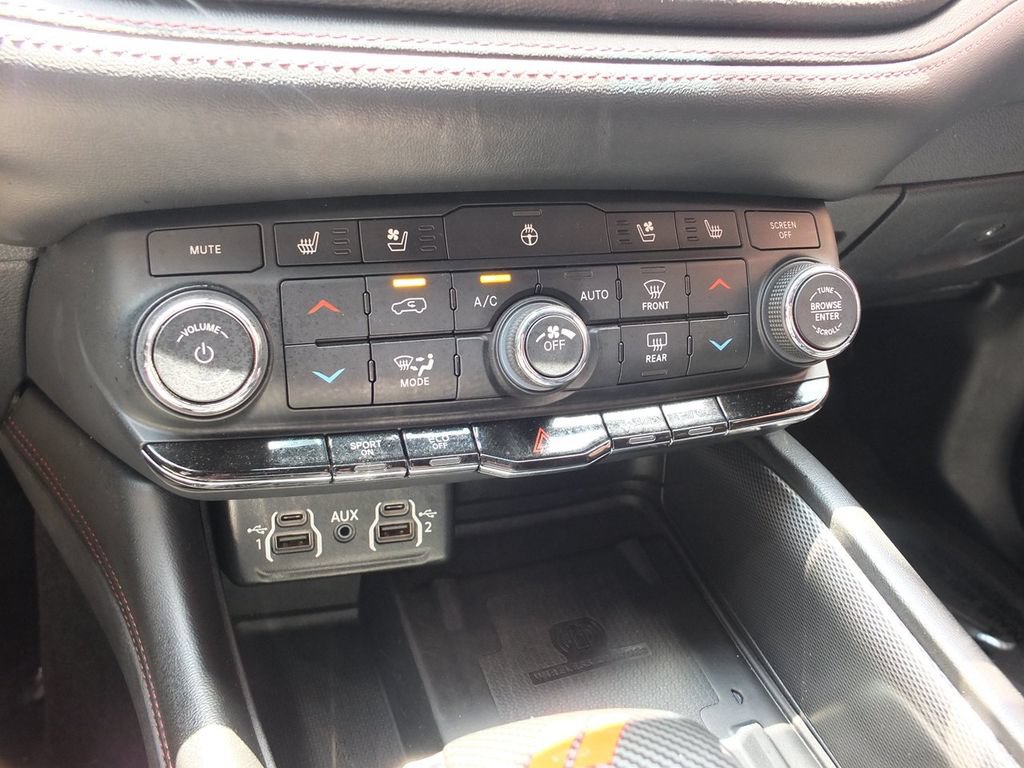 Used 2022 Dodge Durango R/T w/ Blacktop Package AWD/4WD image 32