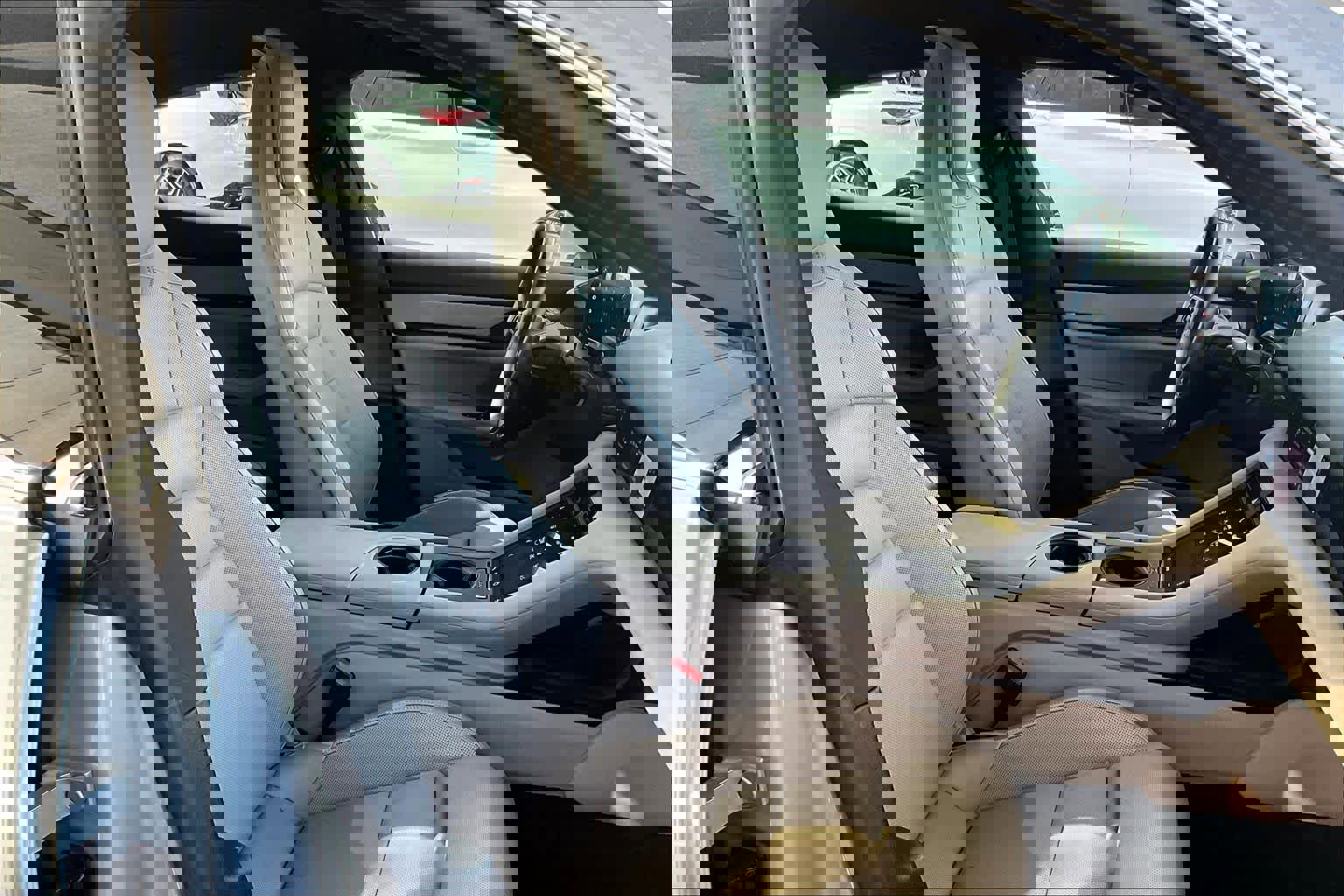 Used 2022 Porsche Taycan image 8