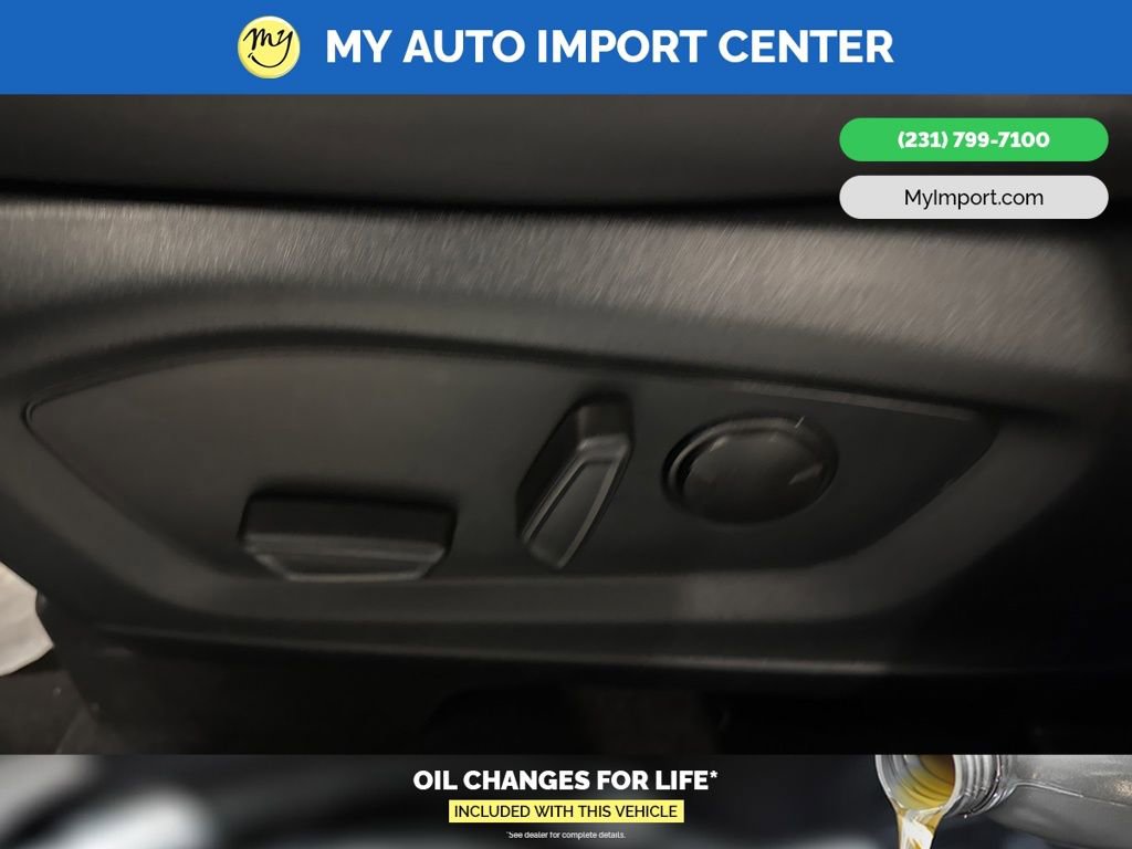 Used 2022 Ford Explorer XLT w/ Equipment Group 202A image 4