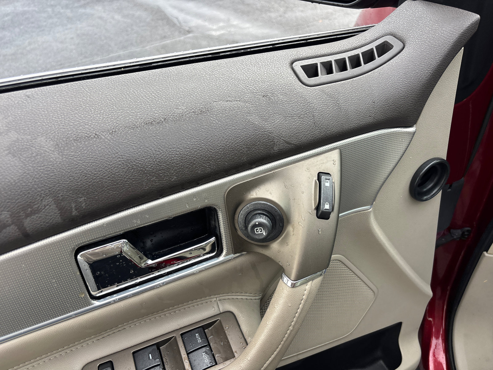 Used 2013 Lincoln MKX FWD image 12