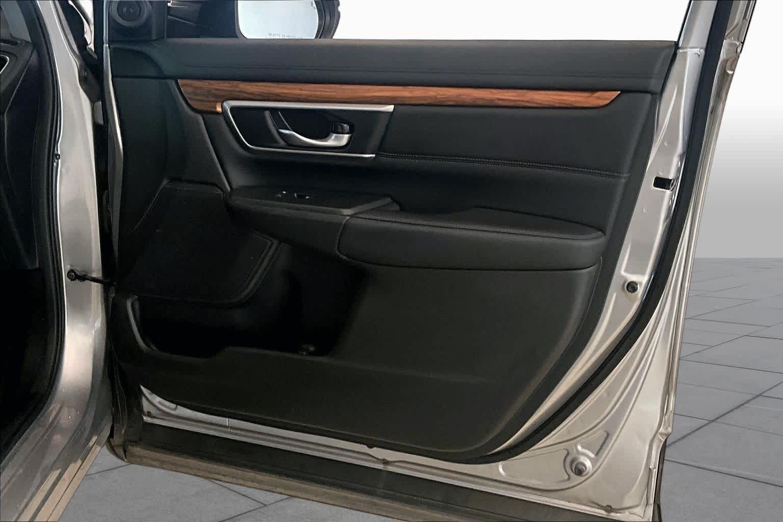 Used 2020 Honda CR-V Touring image 21