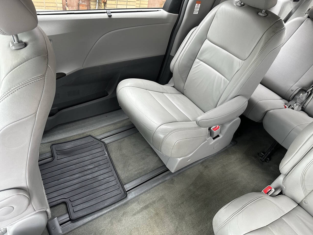 Used 2015 Toyota Sienna XLE Premium AWD/4WD image 6