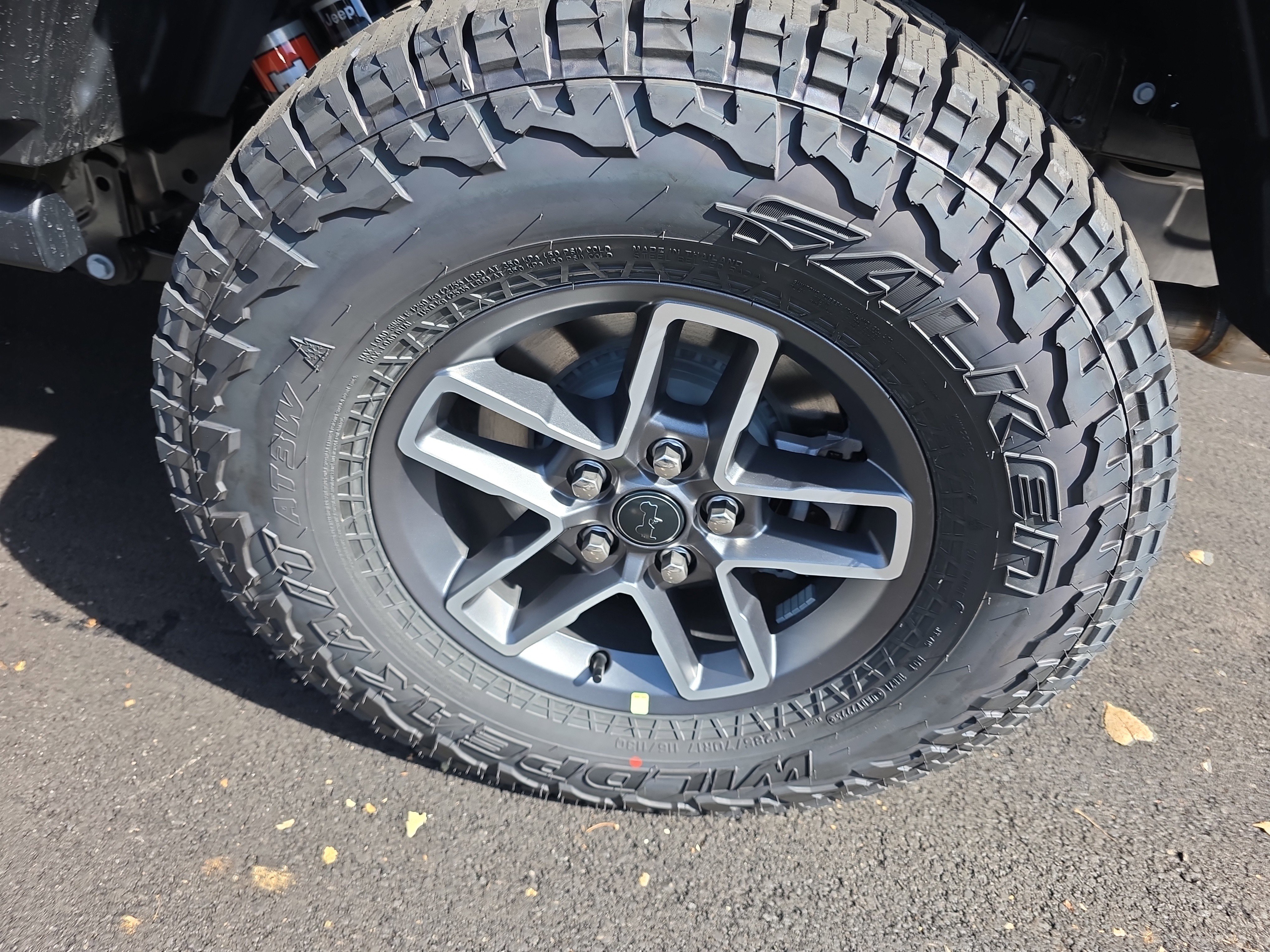 New 2025 Jeep Gladiator Mojave image 32