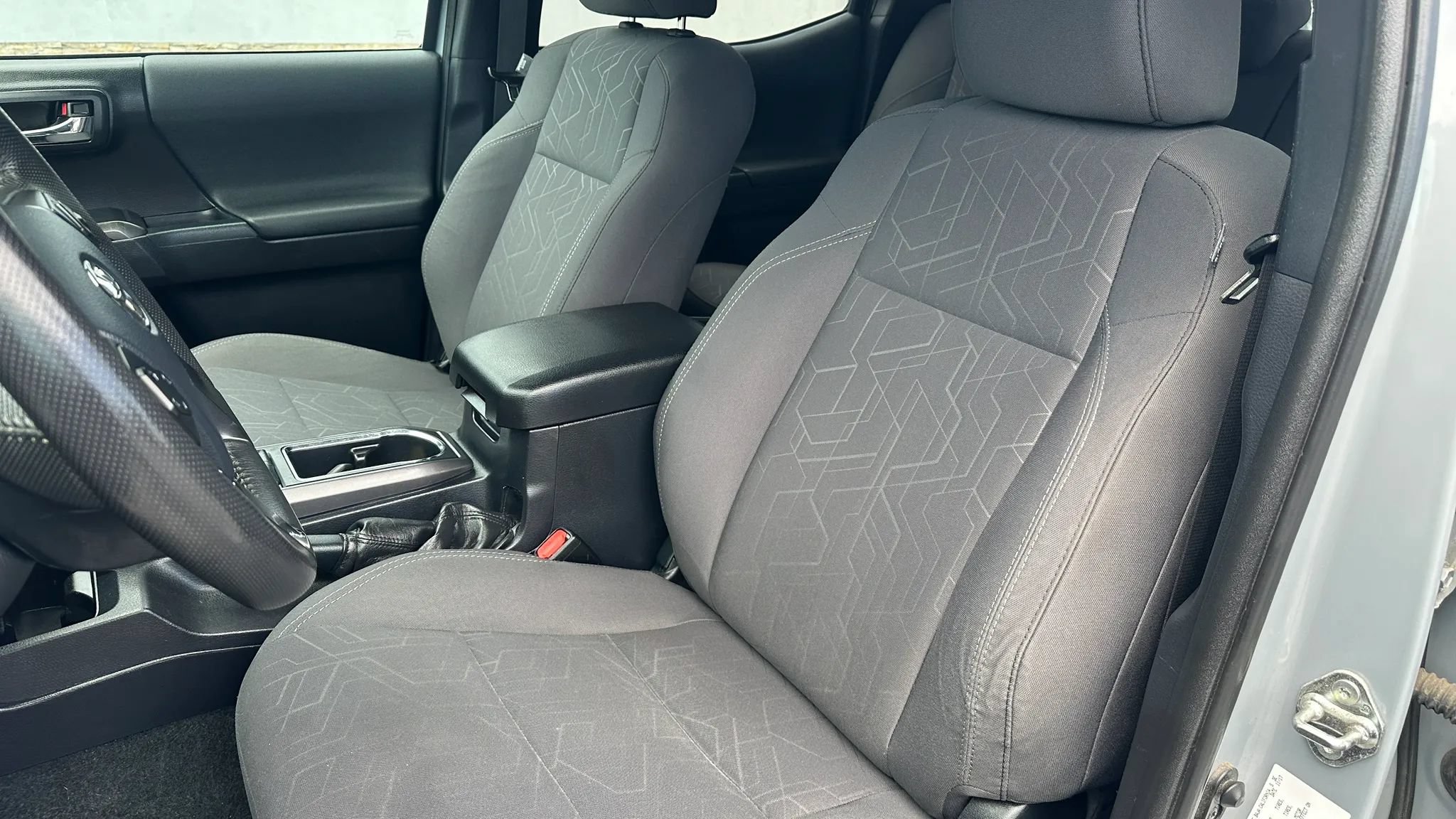 Used 2018 Toyota Tacoma TRD Sport AWD/4WD image 9