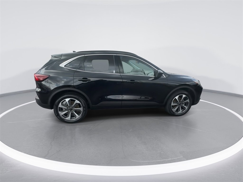 Used 2024 Ford Escape Platinum w/ Class II Trailer Tow Package image 9