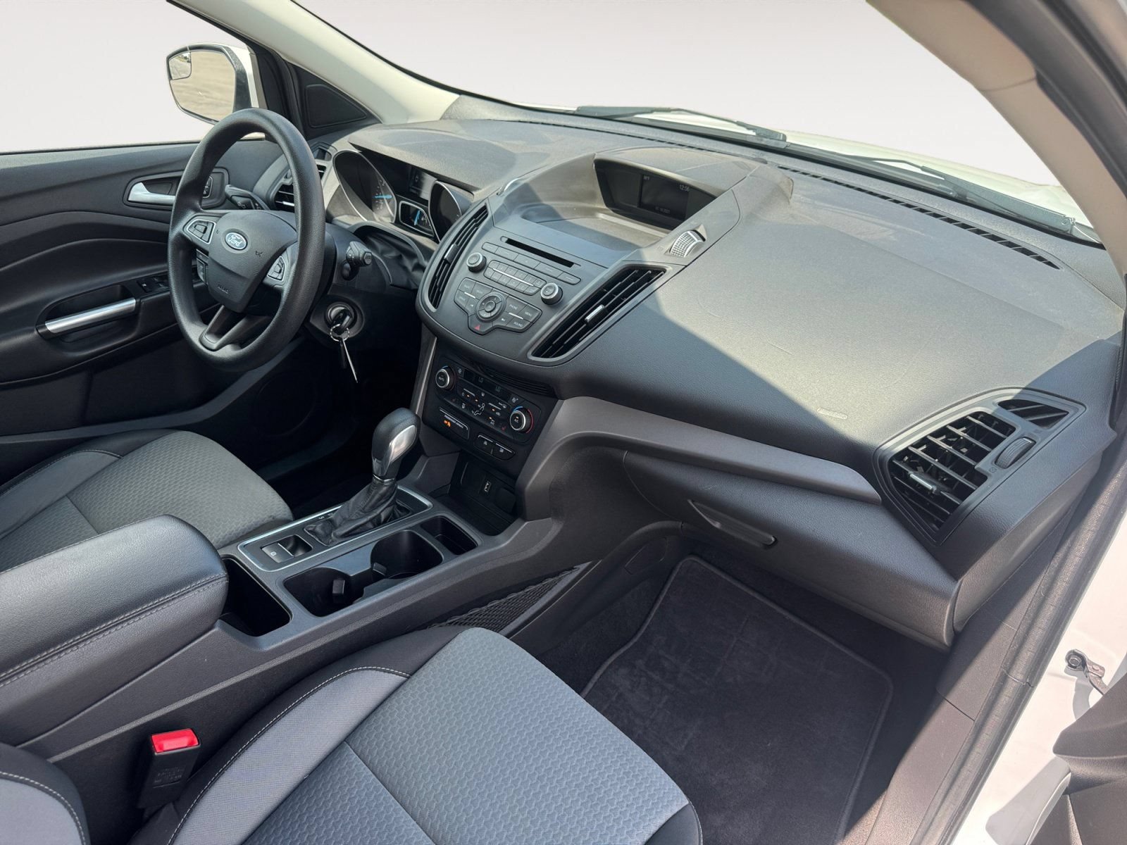 Used 2018 Ford Escape SE FWD image 15