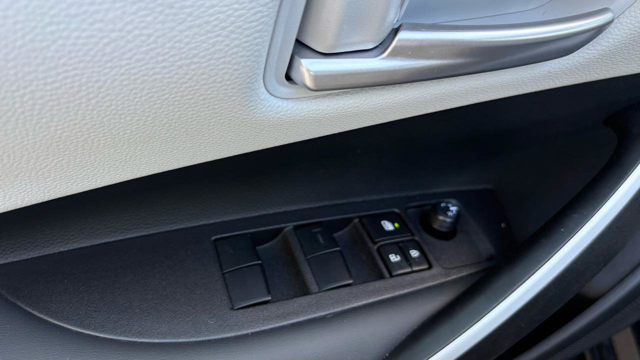 Used 2025 Toyota Corolla SE FWD image 14