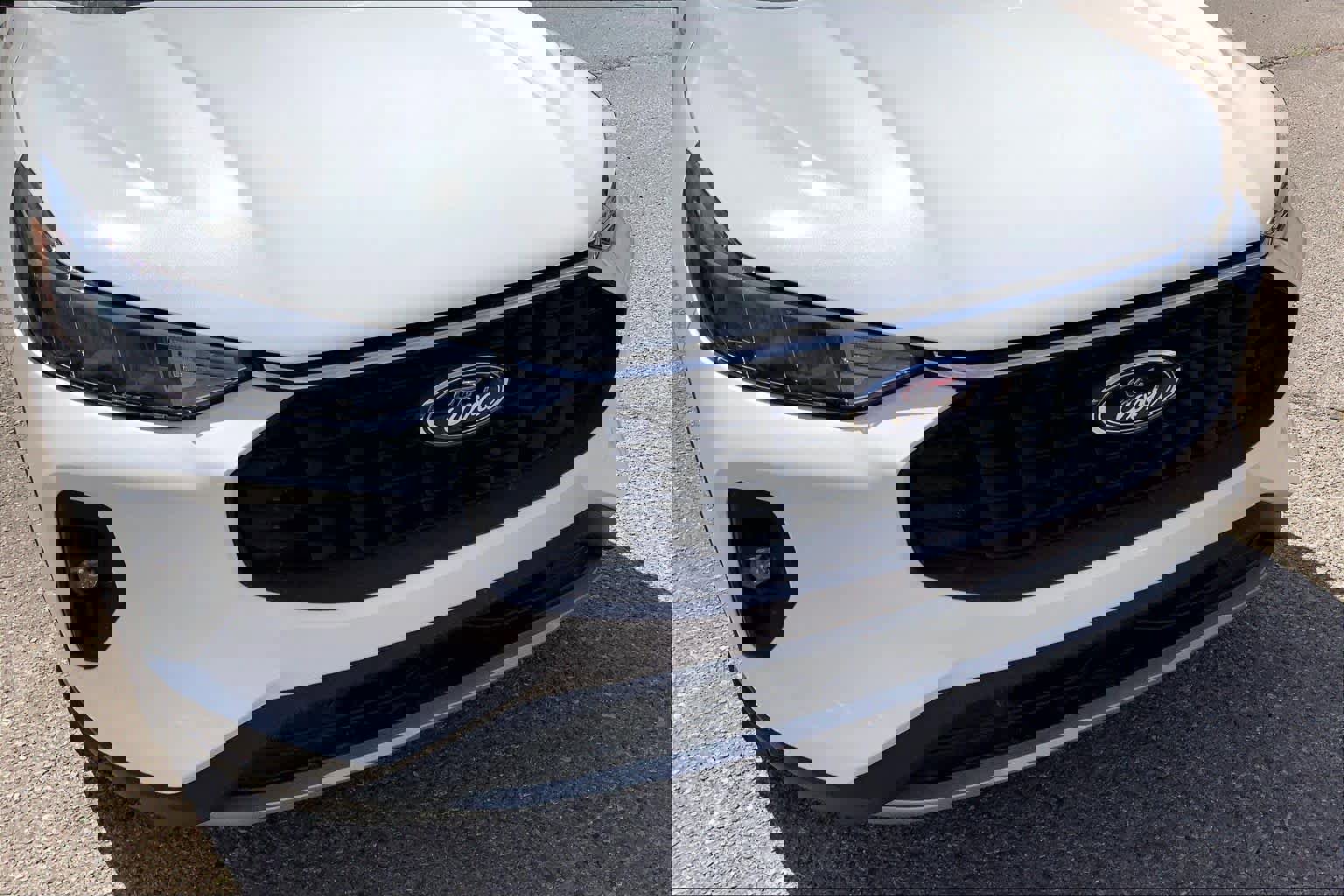 Used 2025 Ford Escape SE w/ Class II Trailer Tow Package image 29