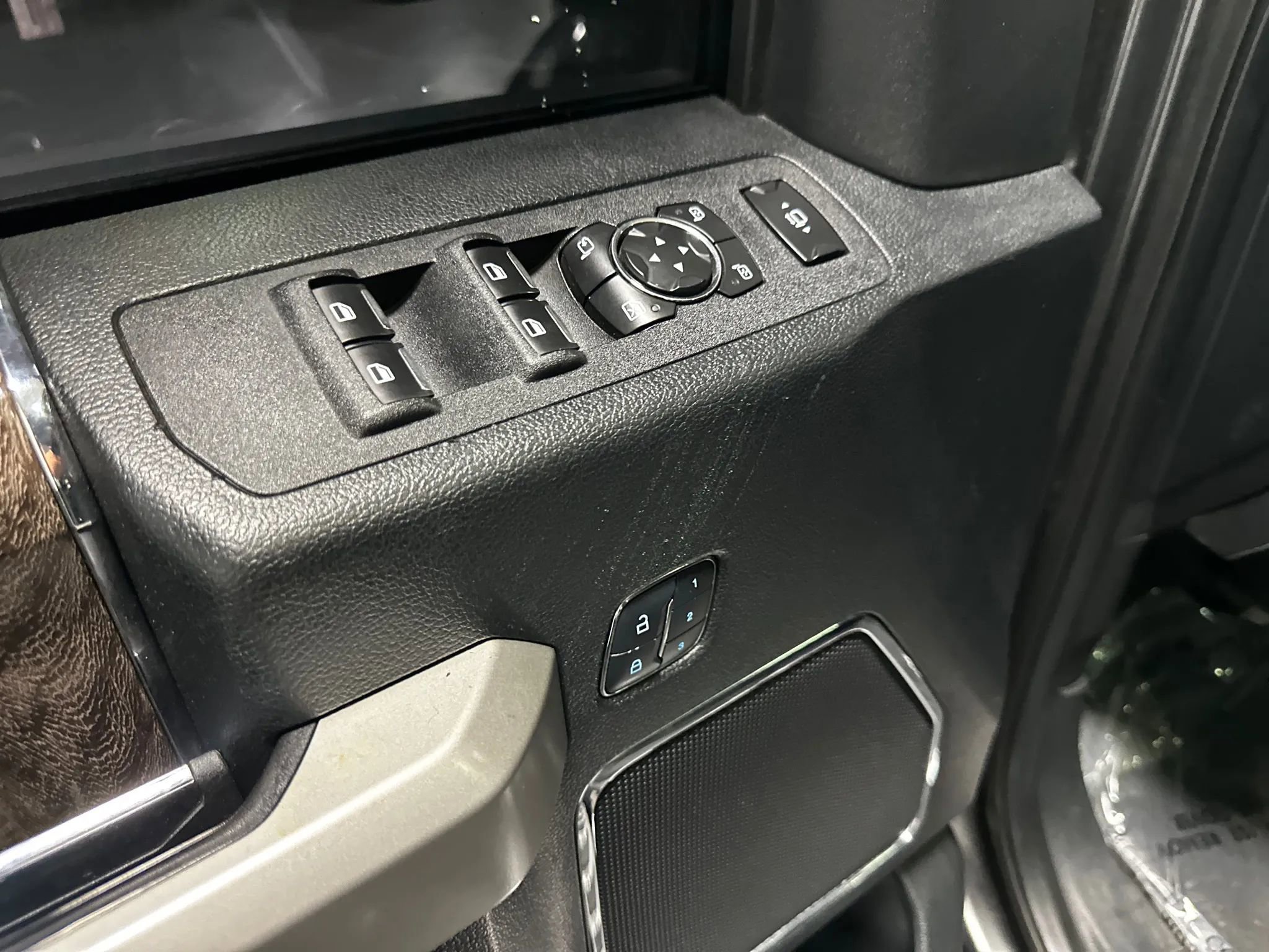 Used 2017 Ford F450 Lariat w/ Lariat Ultimate Package AWD/4WD image 13