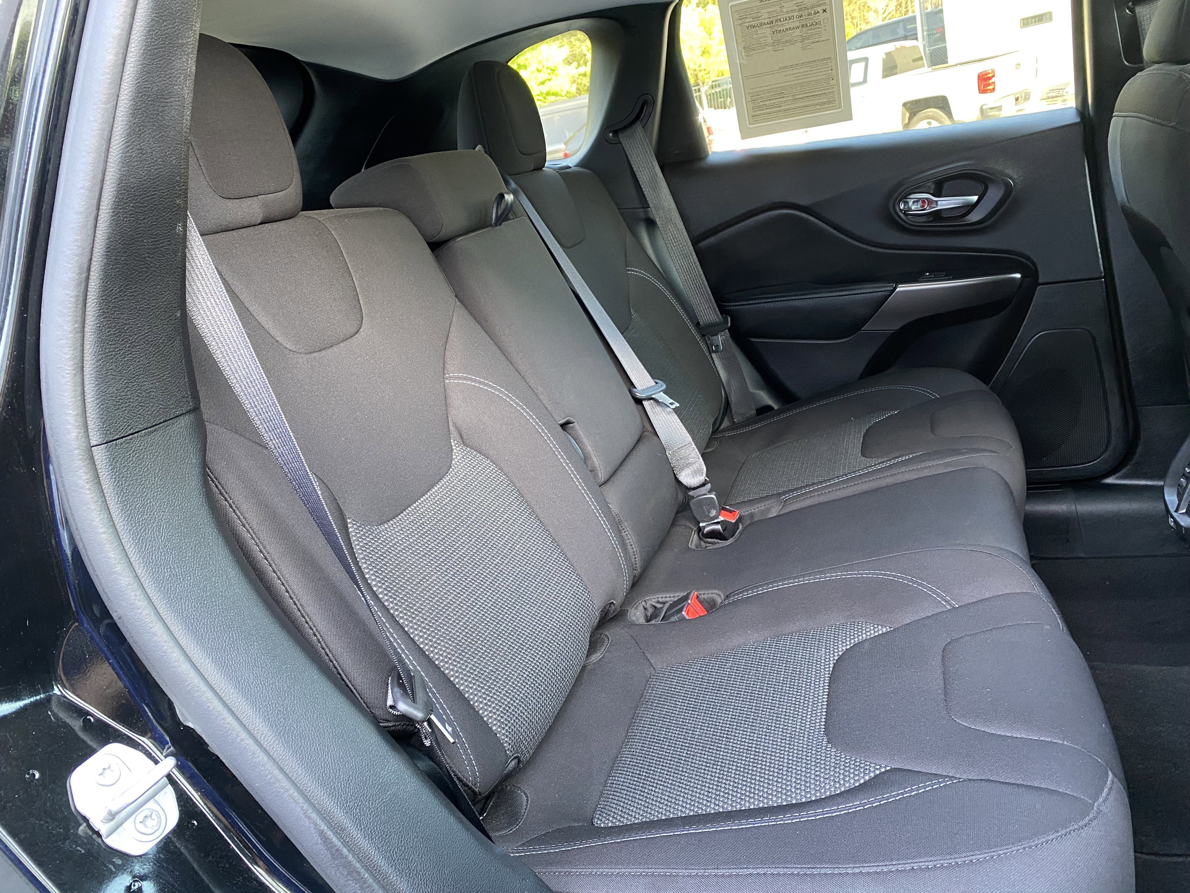 Used 2020 Jeep Cherokee Latitude FWD image 33