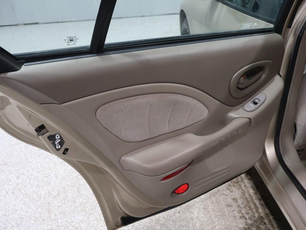 Used 2005 Pontiac Bonneville SE image 21