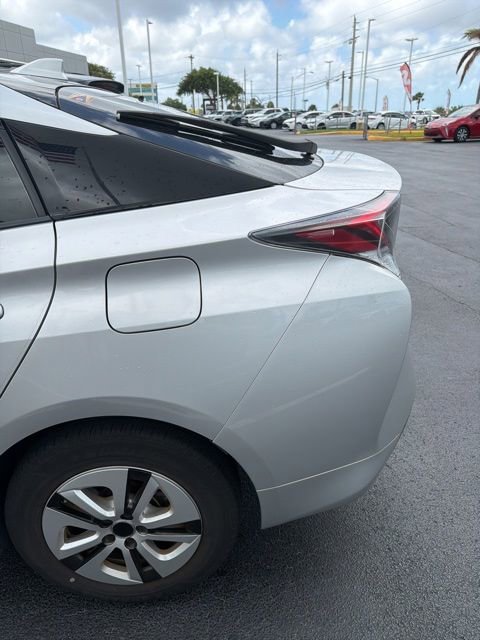 Used 2016 Toyota Prius Four FWD image 3