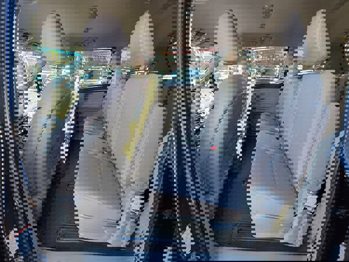 Used 2019 Kia Sedona LX image 26