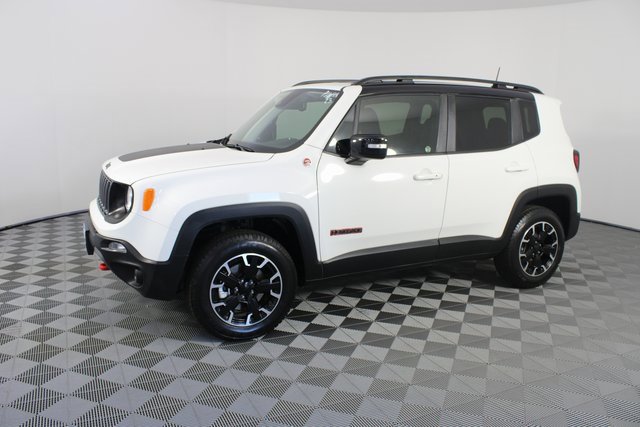 Used 2023 Jeep Renegade Trailhawk image 2