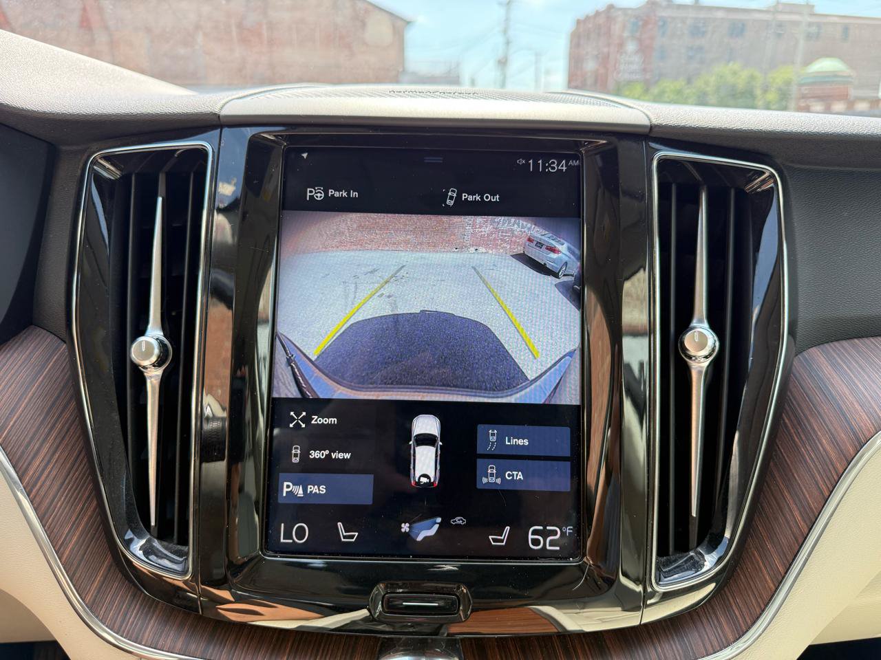 Used 2019 Volvo XC60 T6 Momentum w/ Advanced Package AWD/4WD image 12
