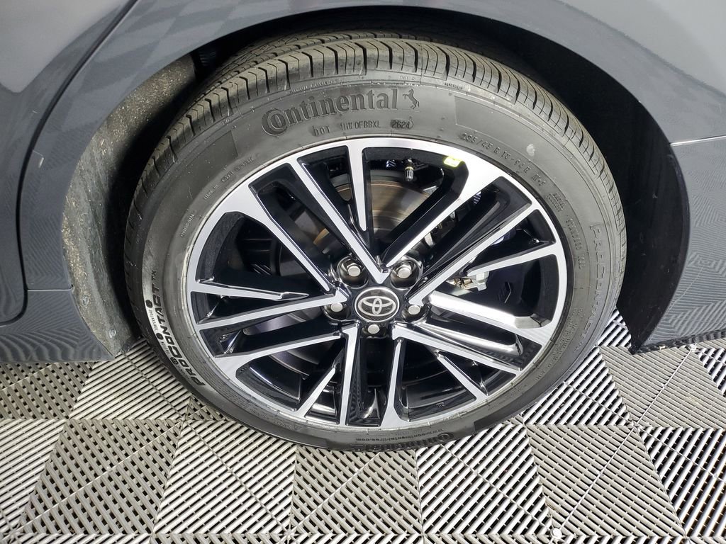 Used 2025 Toyota Camry XLE image 32