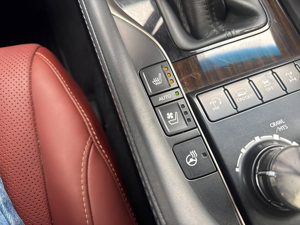 Used 2021 Lexus LX 570 4WD w/ Luxury Package image 24