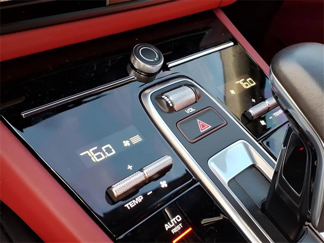 Used 2023 Porsche Cayenne Platinum Edition image 12