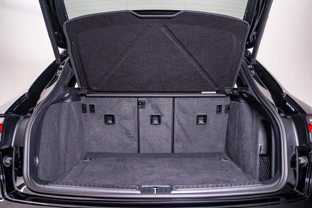 Certified 2025 Porsche Macan image 28