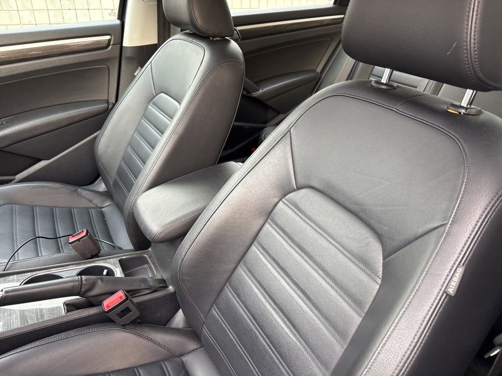 Used 2017 Volkswagen Passat 1.8T SEL Premium image 3