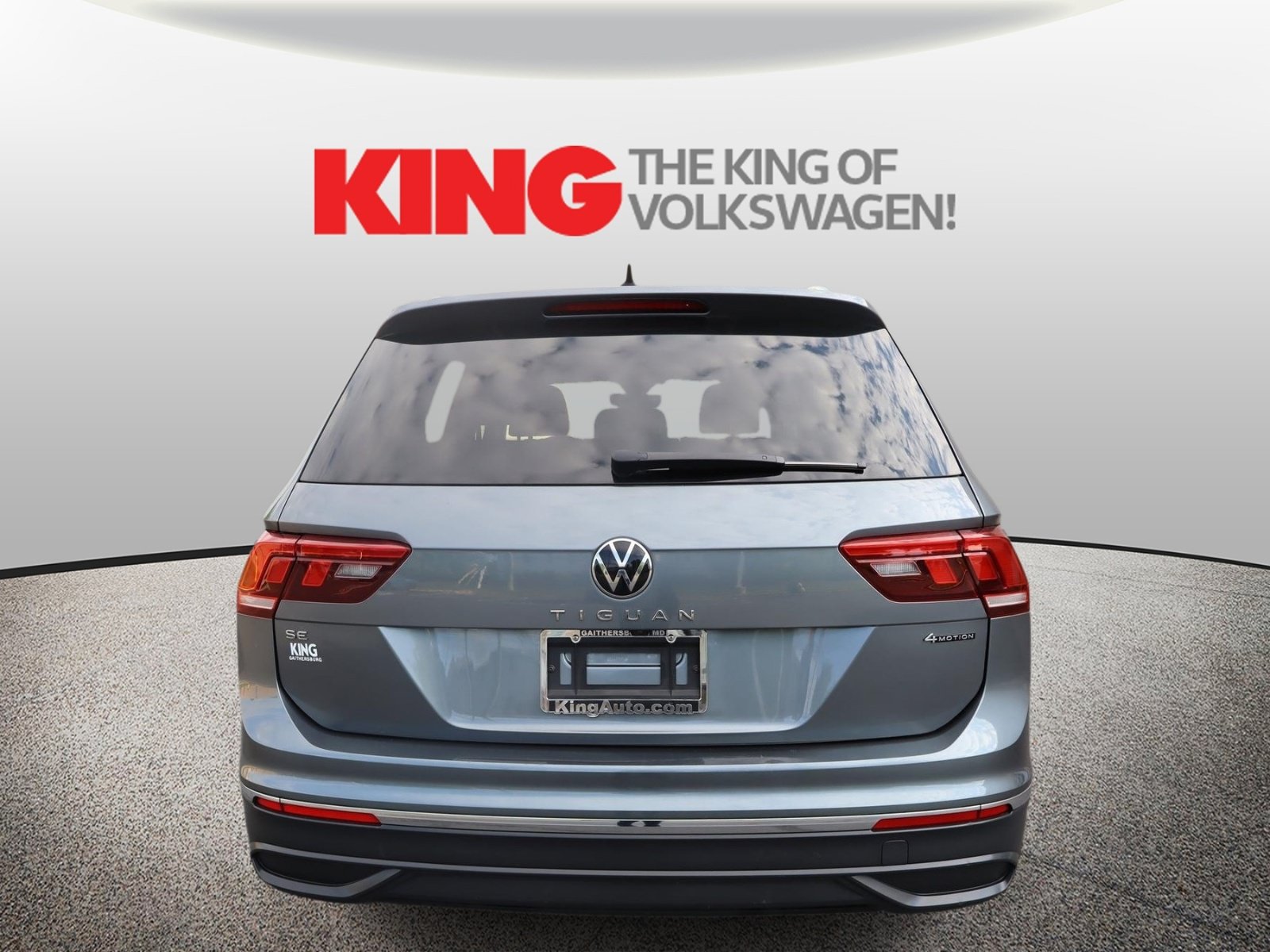 Certified 2022 Volkswagen Tiguan SE w/ Panoramic Sunroof Package AWD/4WD image 4