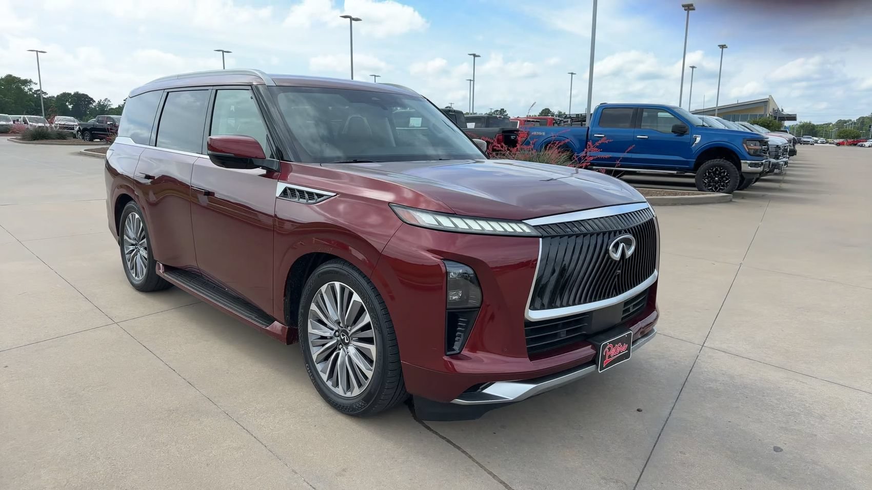 Used 2025 INFINITI QX80 Sensory AWD/4WD image 3