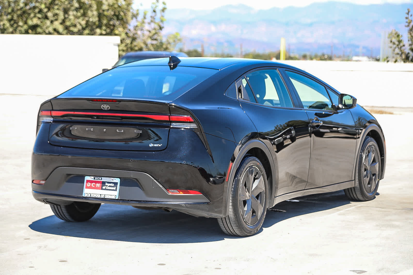 Used 2023 Toyota Prius LE FWD image 5