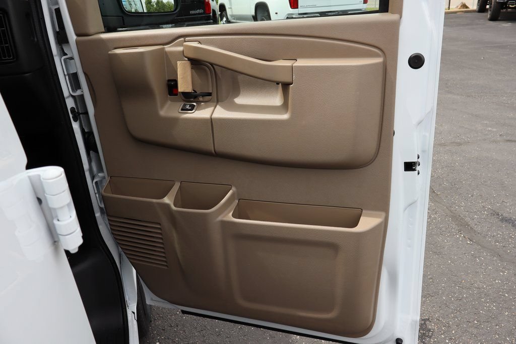 New 2025 Chevrolet Express 3500 w/ Chrome Appearance Package RWD image 18