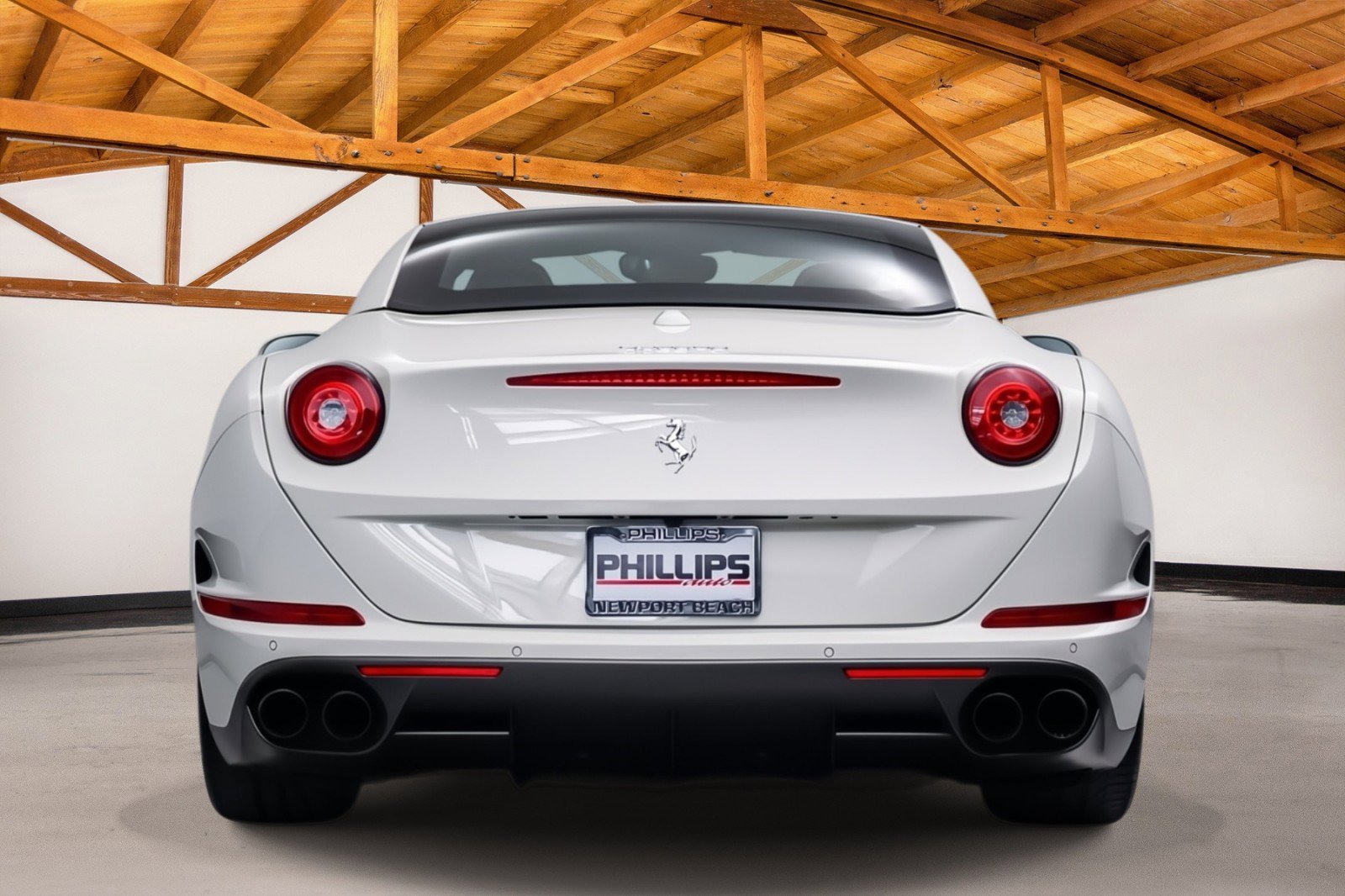 Used 2017 Ferrari California T RWD image 5